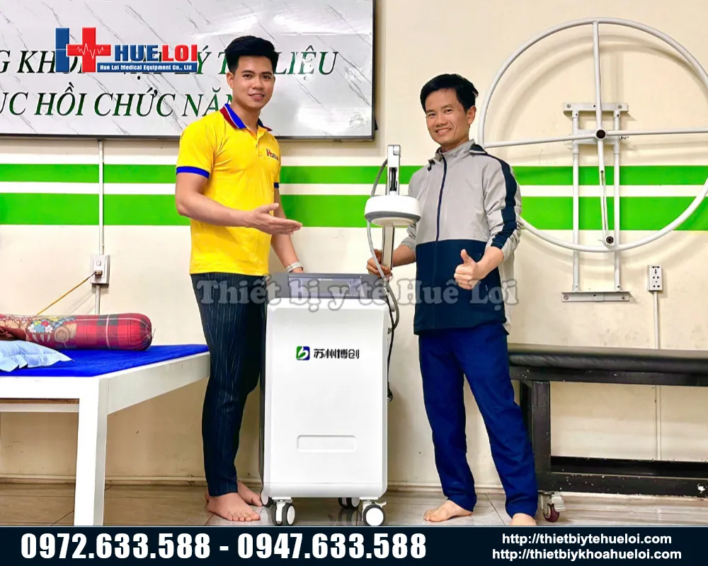 hu&ecirc; lợi b&agrave;n giao m&aacute;y vi s&oacute;ng trị liệu