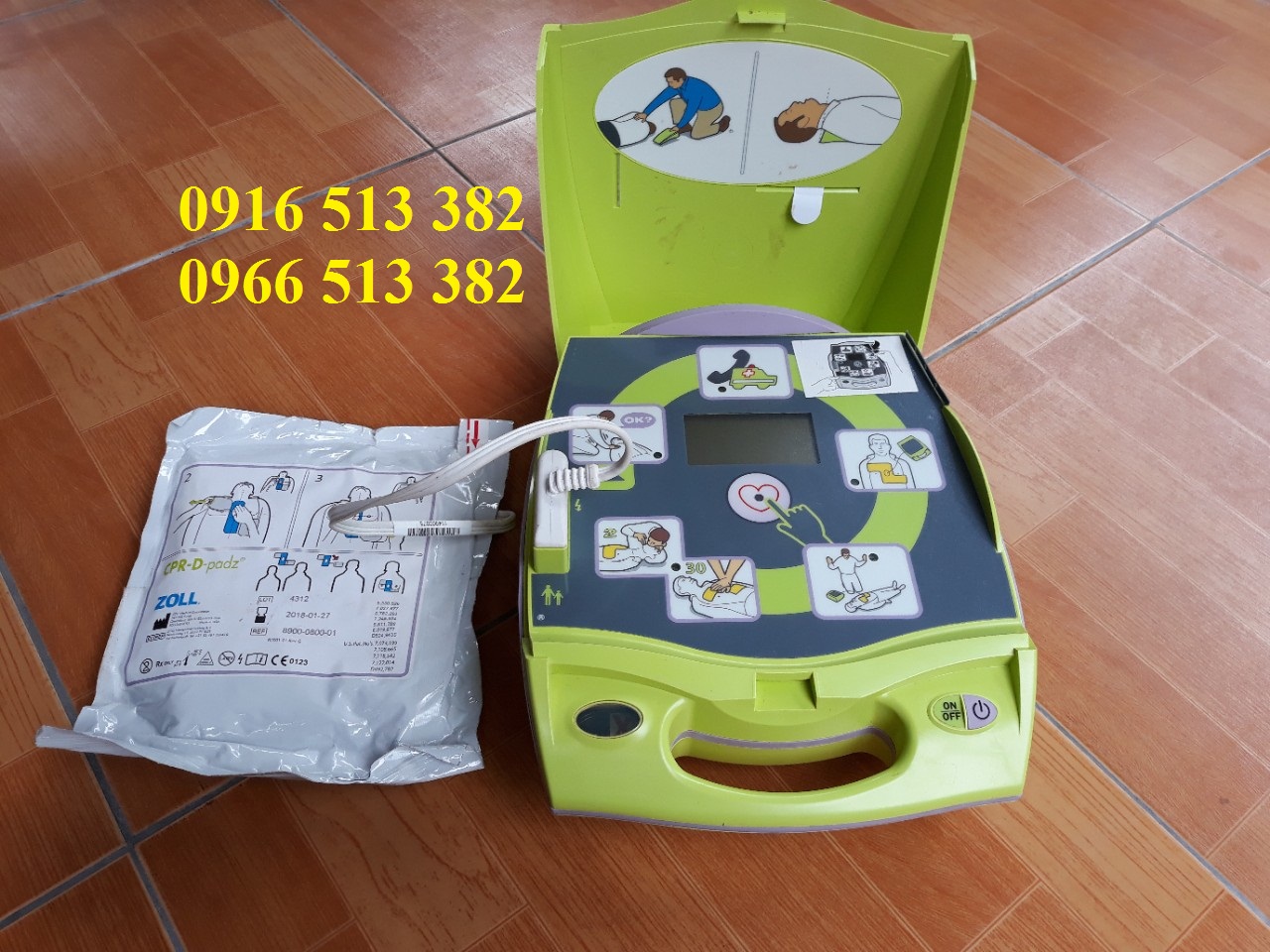 Máy sốc tim dạng cơ động sách tay